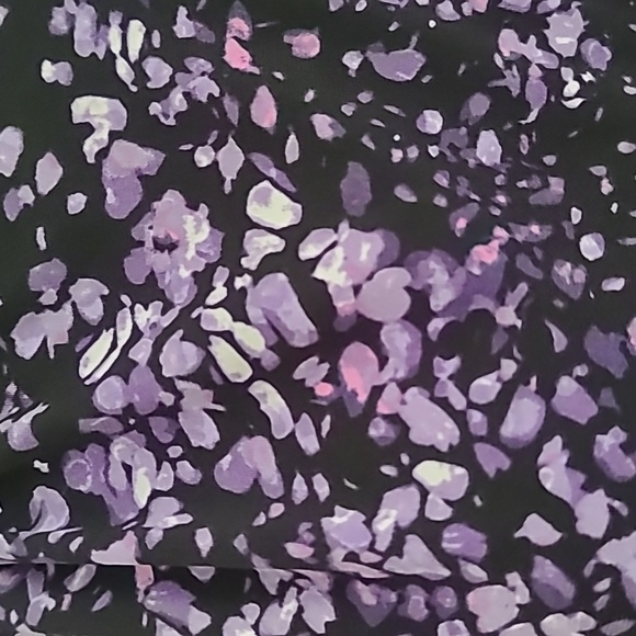 Laura plus purple blossom sleeveless top in 1X, - Picture 3 of 5